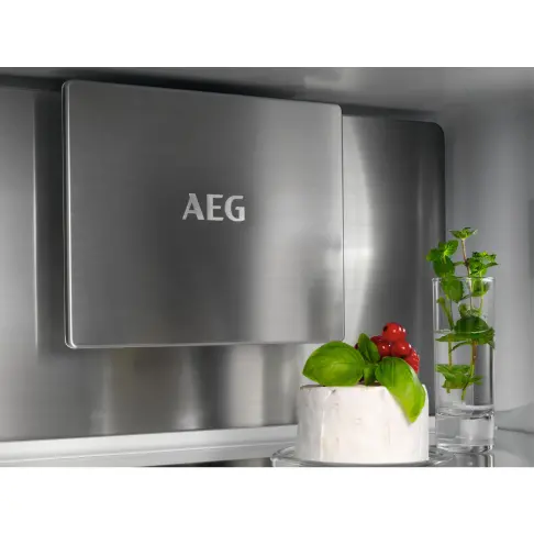Réfrigérateur intégrable combiné inversé AEG TC8MS18FDS - 3